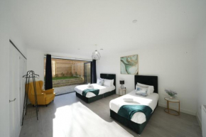 Ealing Broadway Great Stay 7-Minute Walk from the Underground Ealing